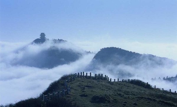 廈門周邊租車自駕游景點推薦峨眉山