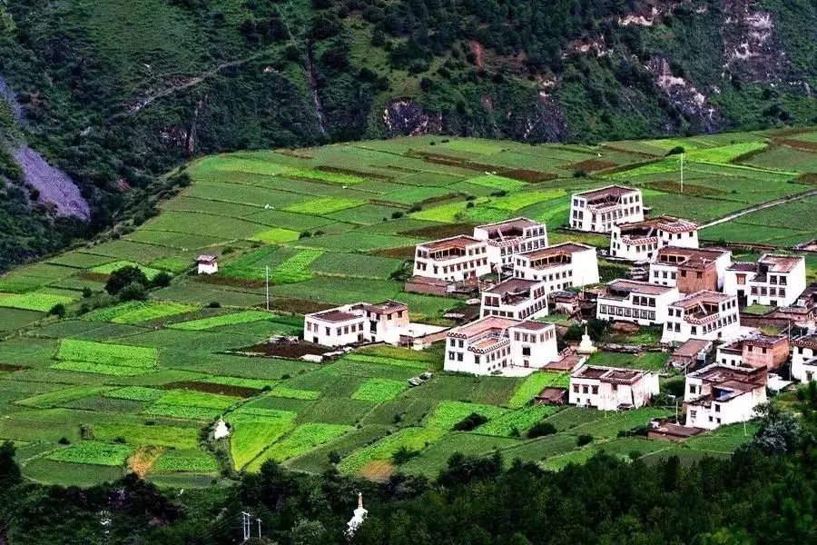 國慶去哪里玩，廈門租車自駕去川西，一個景色媲美西藏的地方